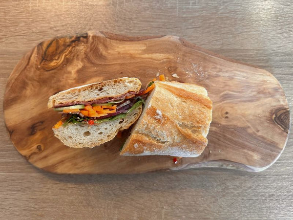 Rezept: Banh Mi mit Fenchel Rehsalami – Vietnamesisches Sandwich mit knackigem Gemüse