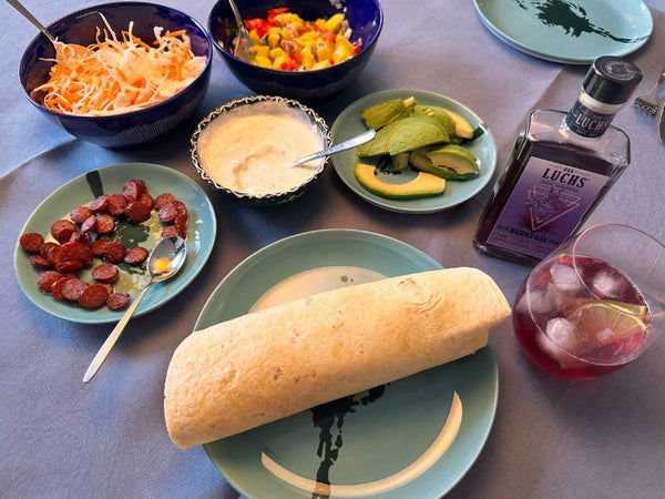 Tacos mit Wildfleisch, Limetten-Joghurt und Mango-Salsa