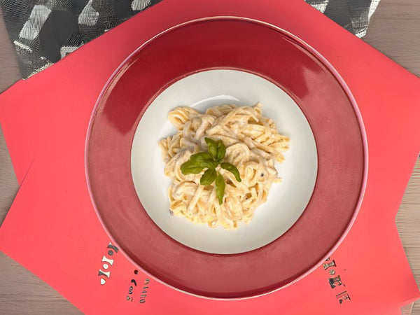 Pasta mit Zitronen-Sahnesauce und Fenchel-Rehsalami