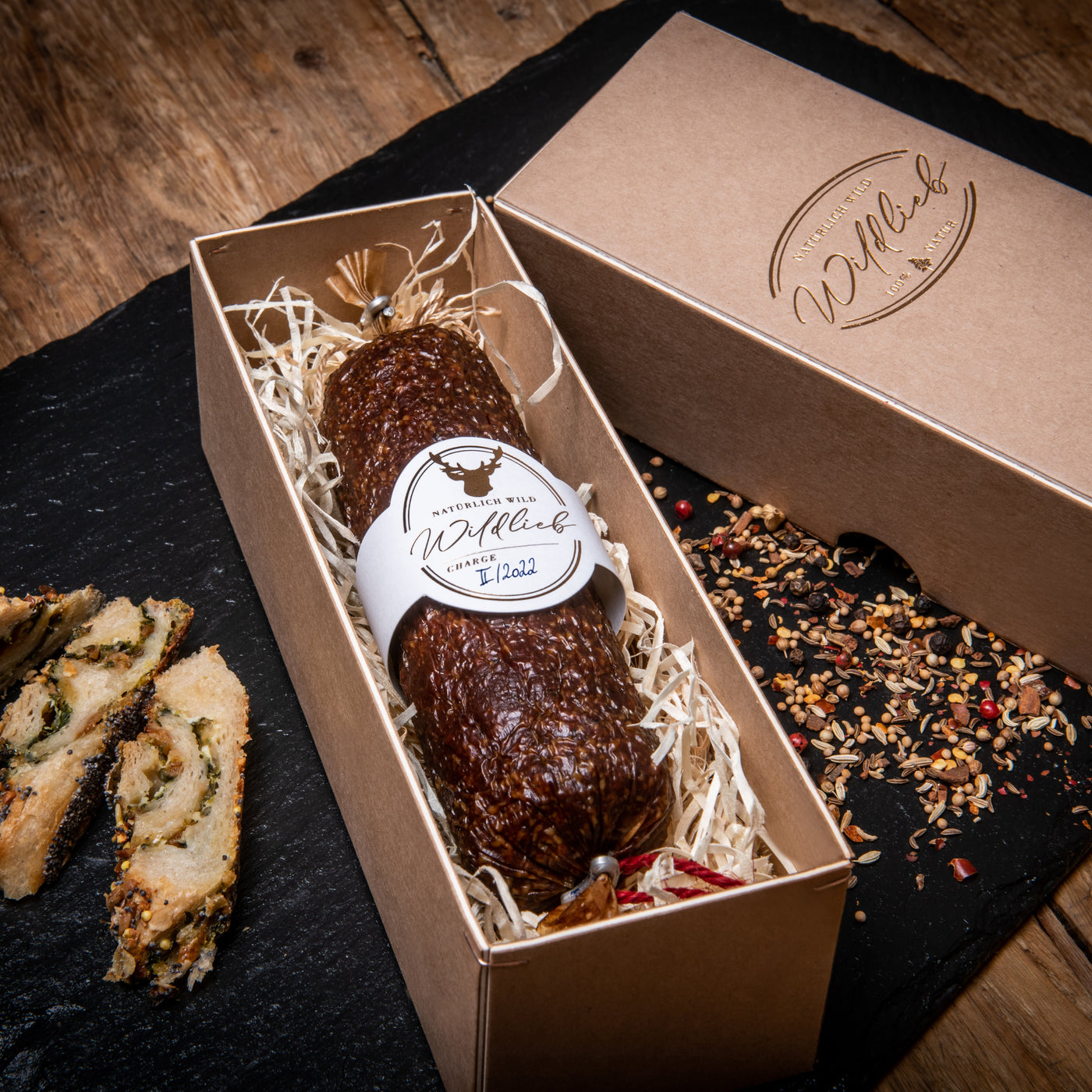 Damwild-Heidelbeersalami mit Schweinefleisch - NUR ZU WEIHNACHTEN - Premiumverpackung